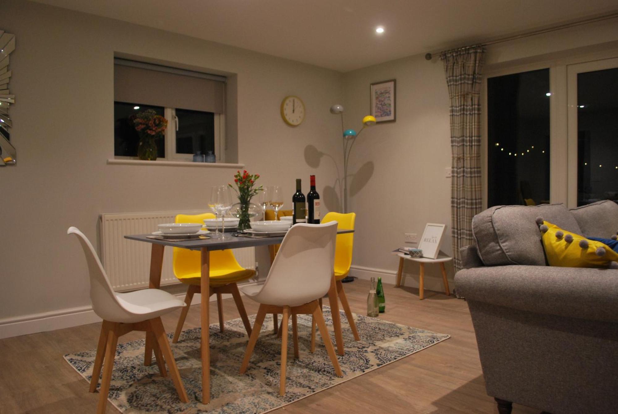 Stylish-stays Covert Cottage, Stylish Cottage, Parking, Patio, Dog Friendly, Ev